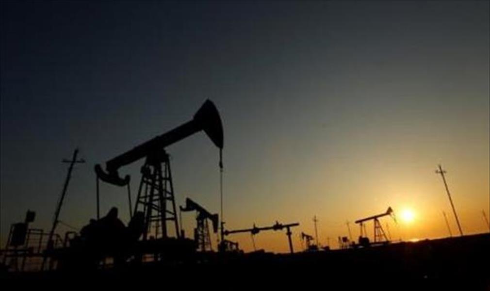 النفط يسجل ارتفاعًا طفيفًا وسط توقعات بتمديد خفض الإنتاج