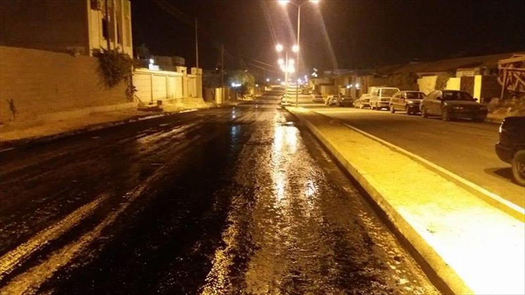 بالصور.. تواصل أعمال رصف الطريق المزدوج بحي السلام في شحات‎