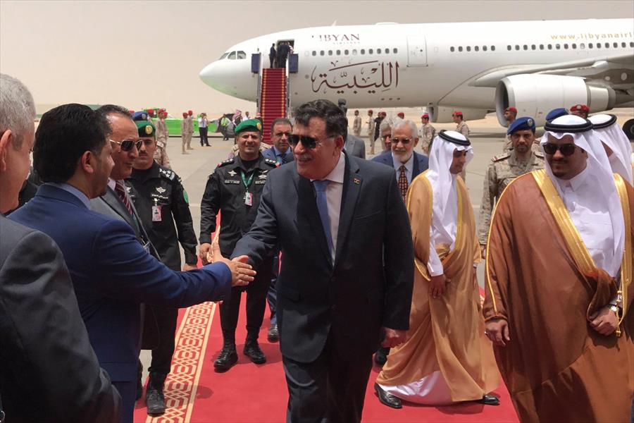 بالفيديو والصور: السراج يصل الرياض لحضور القمة الإسلامية الأميركية