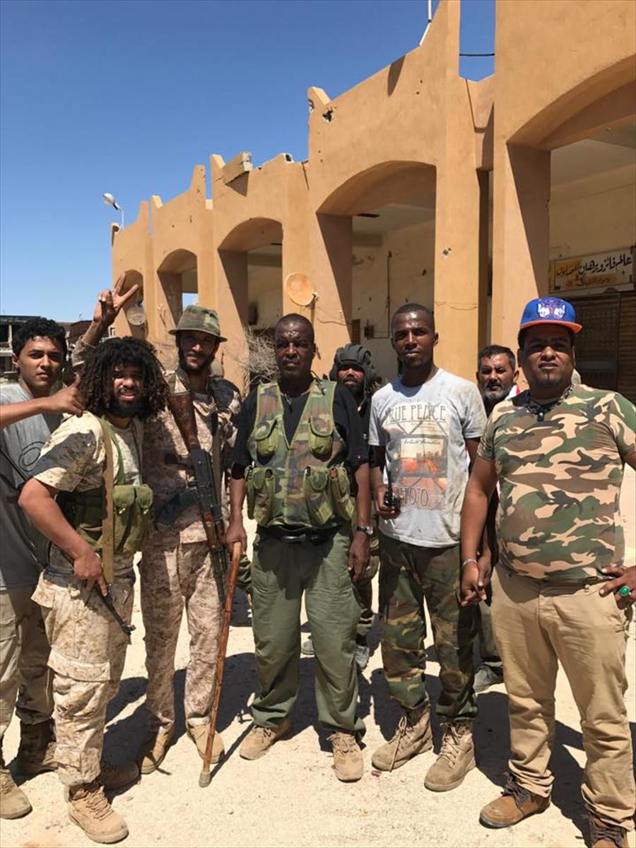 الشهيبي: تفكيك 30 لغمًا وإصابة عنصرين بالقوات الخاصة خلال السيطرة على سوق العرب