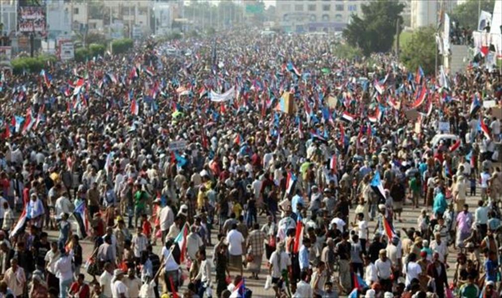 آلاف اليمنيين الجنوبيين يتظاهرون في ذكرى الانفصال عن الشمال