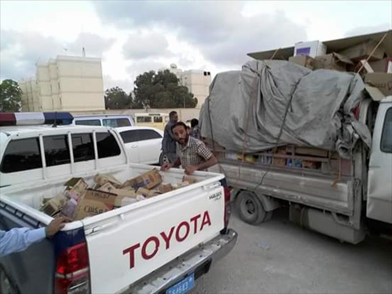 الحرس البلدي بنغازي يشرف على نقل البضائع من سوق العرب