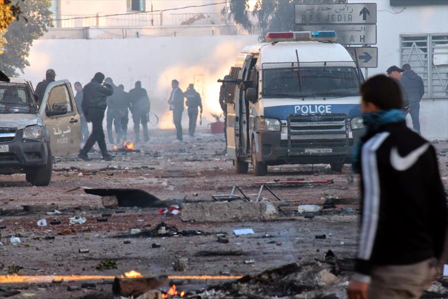 مقتل متظاهرٍ صدمته سيارة شرطة في احتجاجات تطاوين بتونس