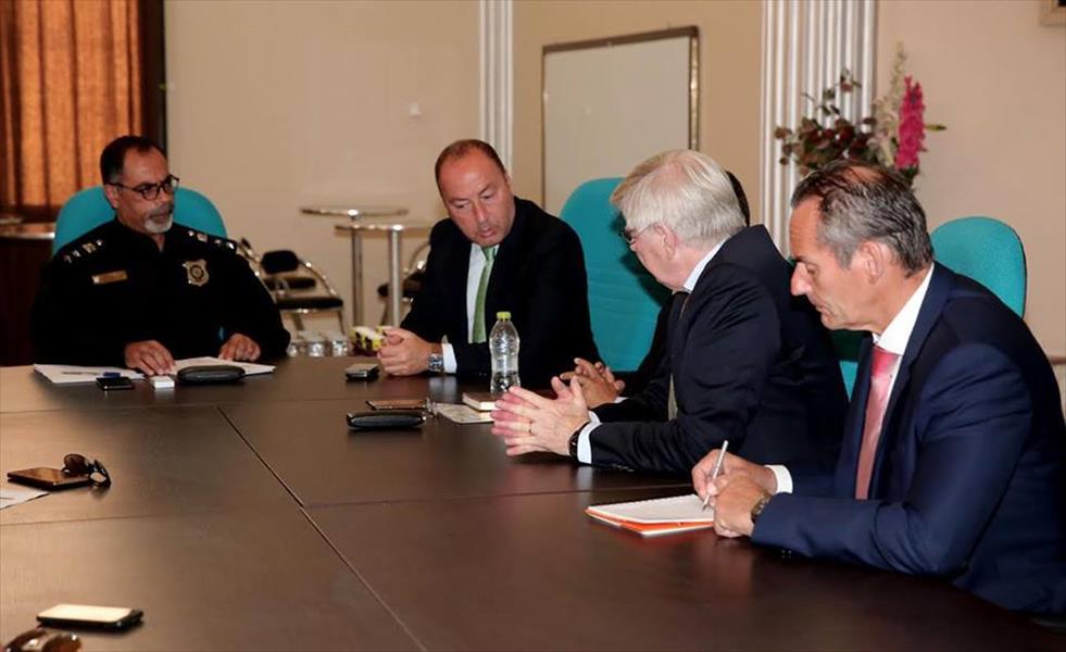 الاتفاق على تشكيل فريق عمل تقني مشترك بين أمن السواحل الليبي و«اليوبام»