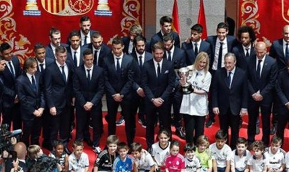 بالفيديو: ريال مدريد يردد أغنية لعبدالحليم حافظ في احتفاله بالليغا 