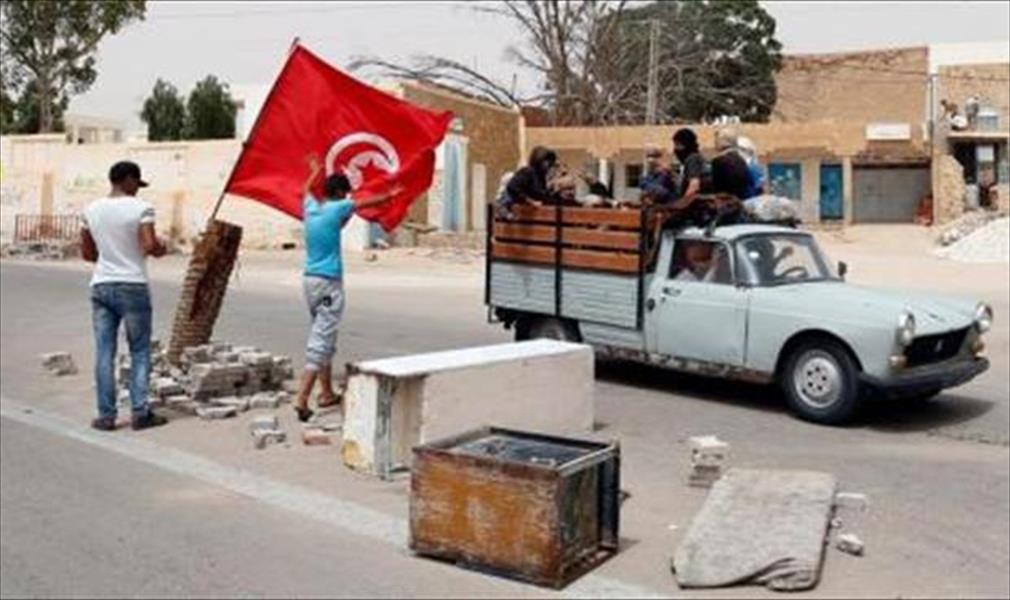 الحكومة التونسية تدرس مواجهة تظاهرات المدينة الغاضبة بـ«حظر التجول»