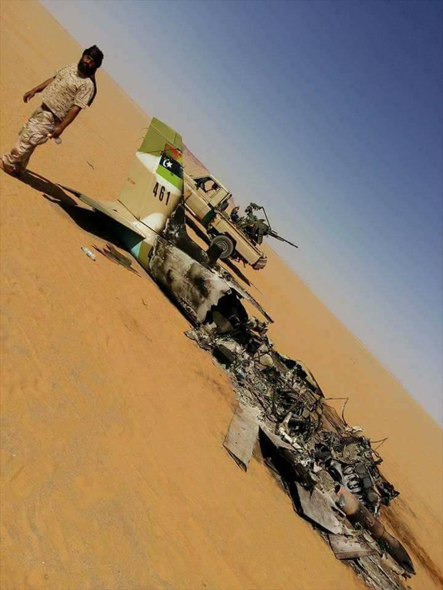 بالصور: حطام الطائرة «سماركيت» التي سقطت جنوب الكفرة