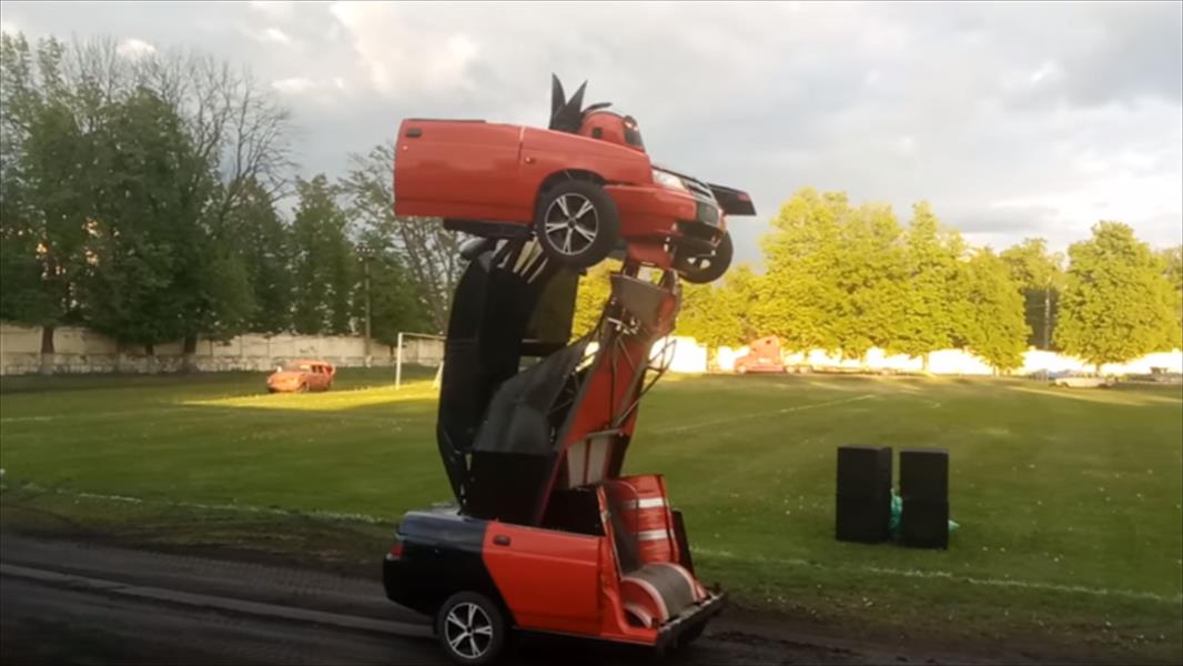بالفيديو: سيارة لادا تتحول إلى روبوت
