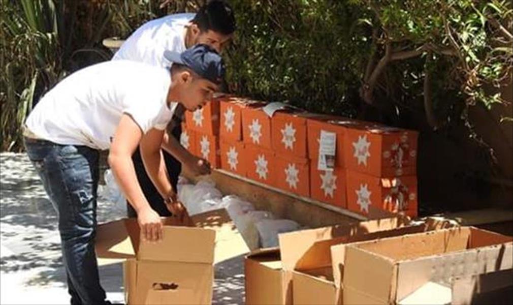 مؤسسات خيرية توّزع سلات غذائية على الأسر المحتاجة في بنغازي
