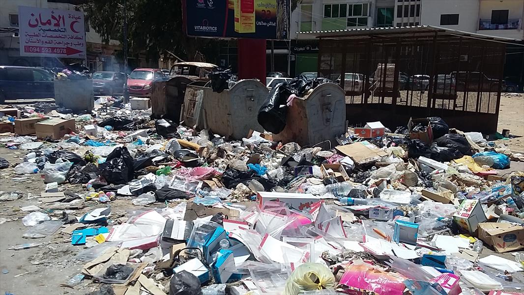 بسبب 74 مليون دينار.. عودة ظاهرة تراكم القمامة في شوارع بنغازي