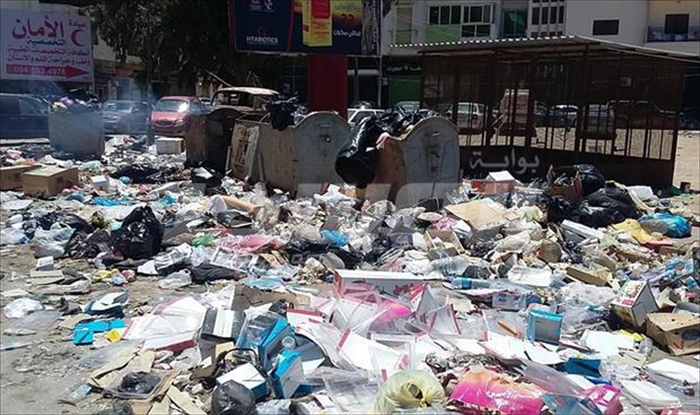 بسبب 74 مليون دينار.. عودة ظاهرة تراكم القمامة في شوارع بنغازي