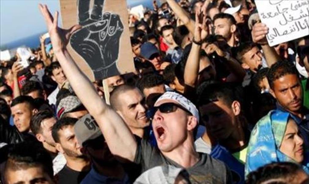 الأمن المغربي يفرق مظاهرة بالقوة في العاصمة