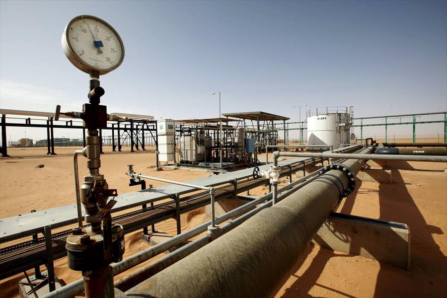 «بلومبرغ»: غياب العمالة الأجنبية يعرقل تعافي إنتاج ليبيا النفطي