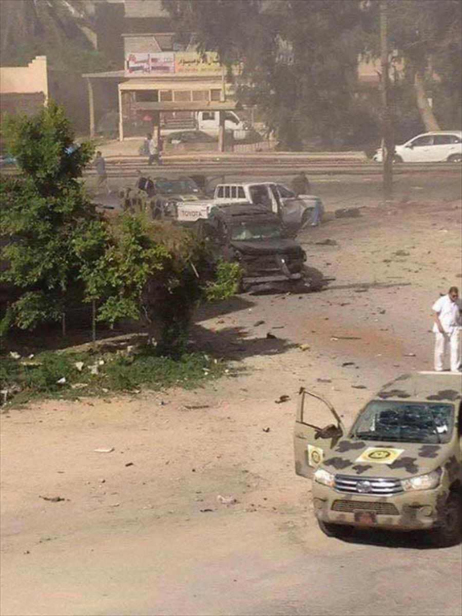 بالصور.. شاهد آثار تفجير سيارة مفخخة في بنغازي
