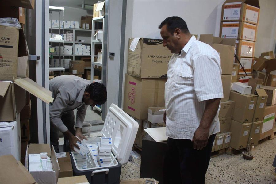 مركز طبرق الطبي يقدم شحنة من البنج لمستشفى الجلاء في بنغازي
