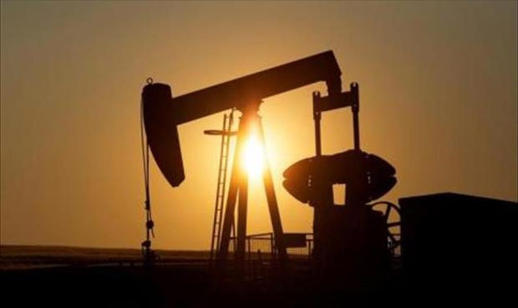أسعار النفط تتراجع بسبب أعمال الحفر الأميركية وتباطؤ الطلب