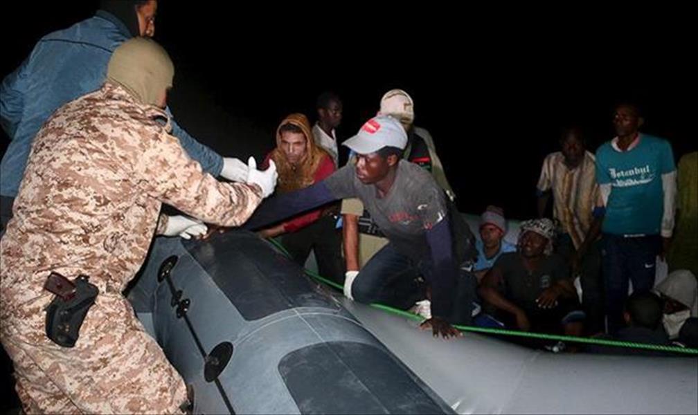 خفر السواحل الليبي ينقذ قرابة 500 مهاجر في البحر غرب طرابلس