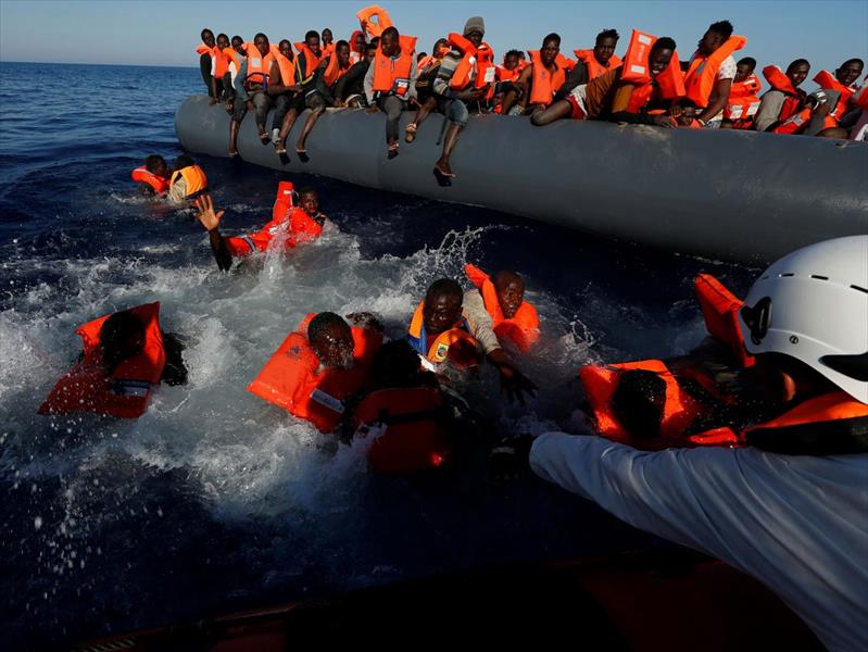 إنقاذ أكثر من 10 آلاف مهاجر وانتشال رفات 303 قبالة ليبيا في 2017