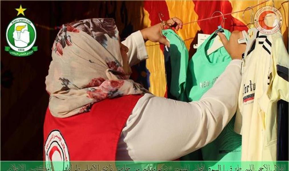 أهلي طرابلس يوفر ملابس العيد للعائلات النازحة في طبرق مجاناً