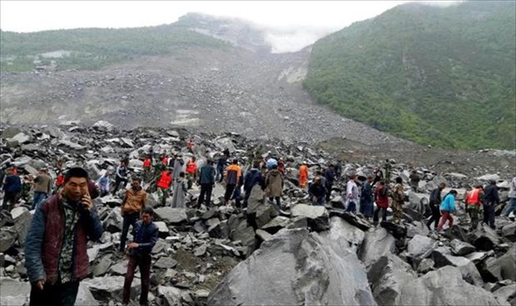 انهيار أرضي يدفن قرية جبلية في الصين وفقدان 140 شخصًا