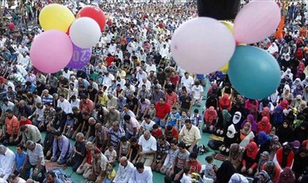 مسلمو العالم يؤدون صلاة عيد الفطر وسط أجواء من الفرحة
