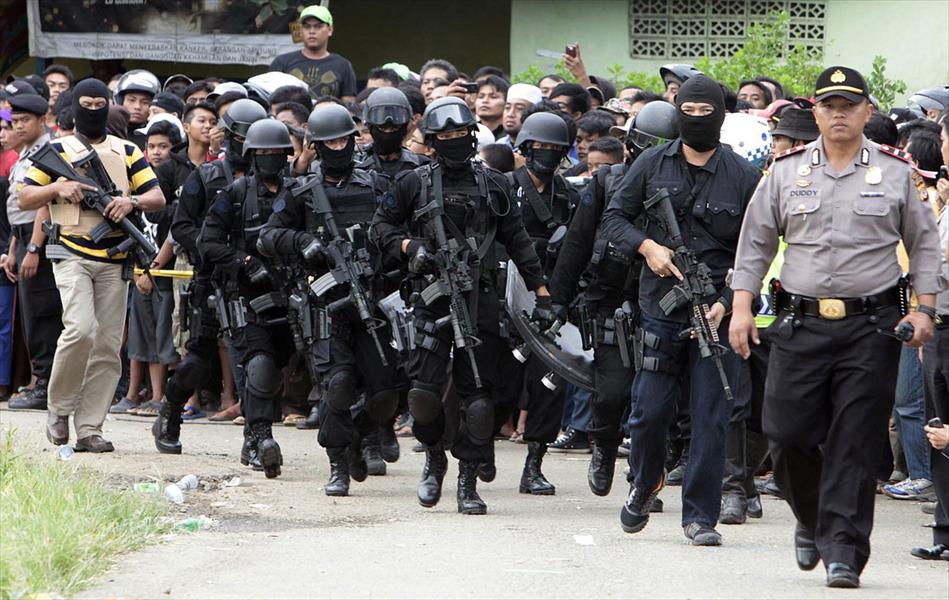 قبيل صلاة عيد الفطر.. «داعشيان» يطعنان شرطيًا في إندونيسيا