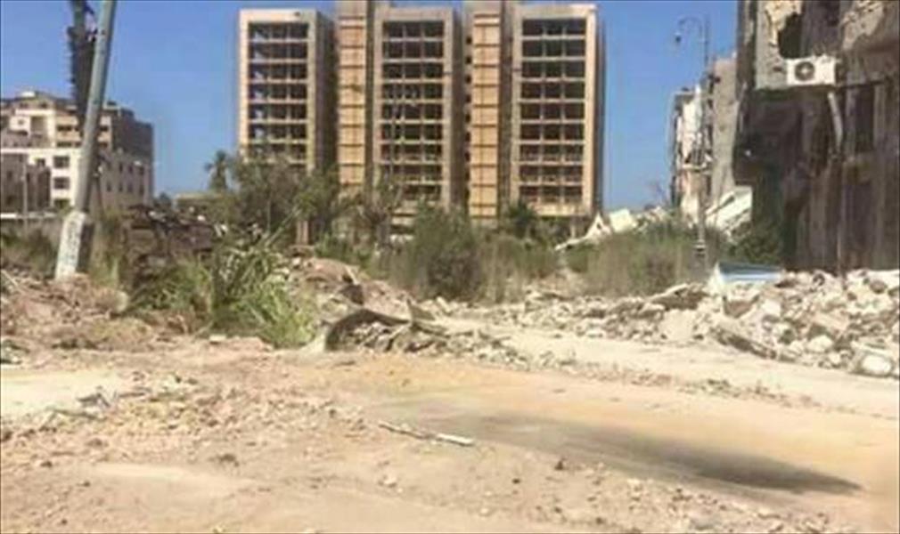 بدء إزالة مخلفات الحرب من شوارع بوسط البلاد في بنغازي