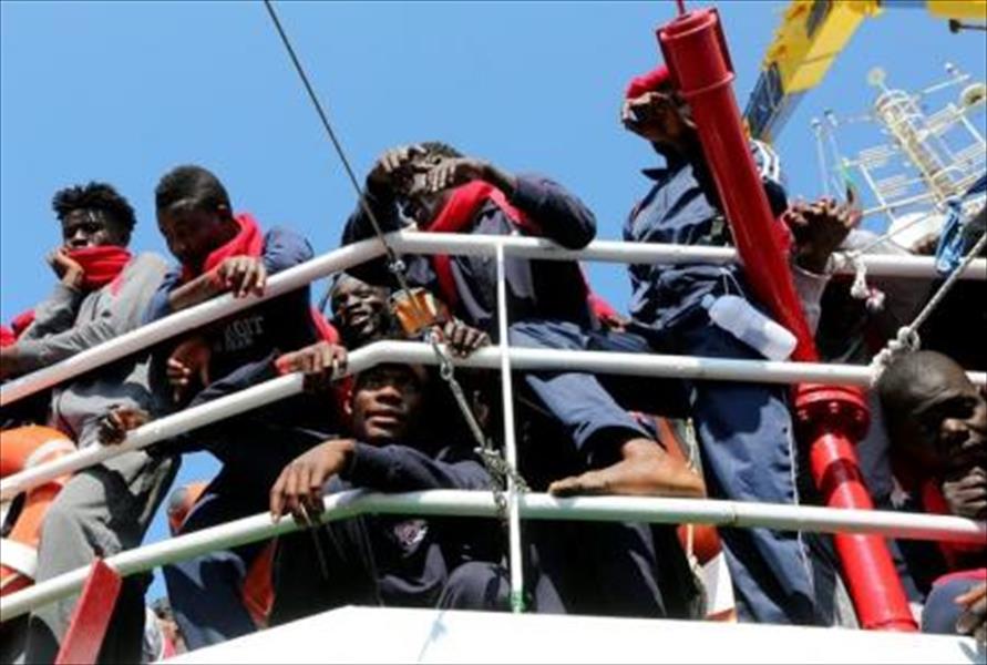 إيطاليا تهدد بغلق موانيها أمام المهاجرين