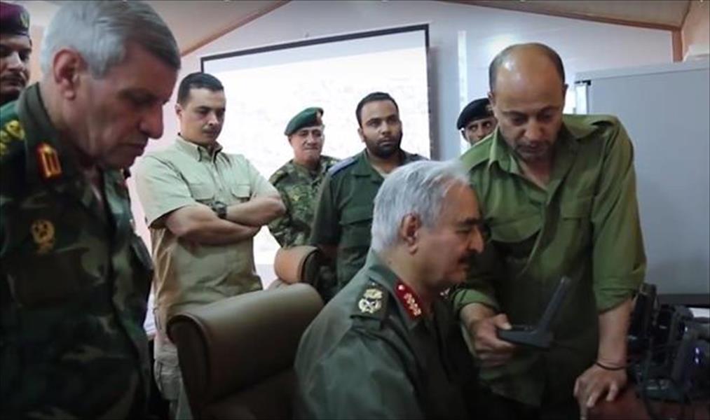 حفتر يطالب «القوات الخاصة» بحسم معركة بنغازي