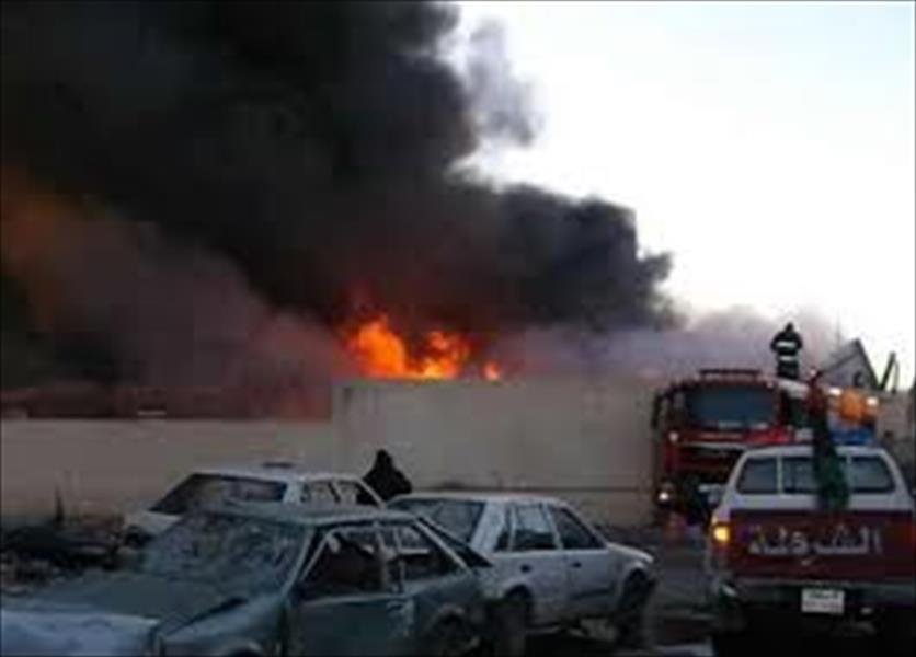 إخماد حريق شب بمخازن مصلحة المرافق في الهيرة بطرابلس