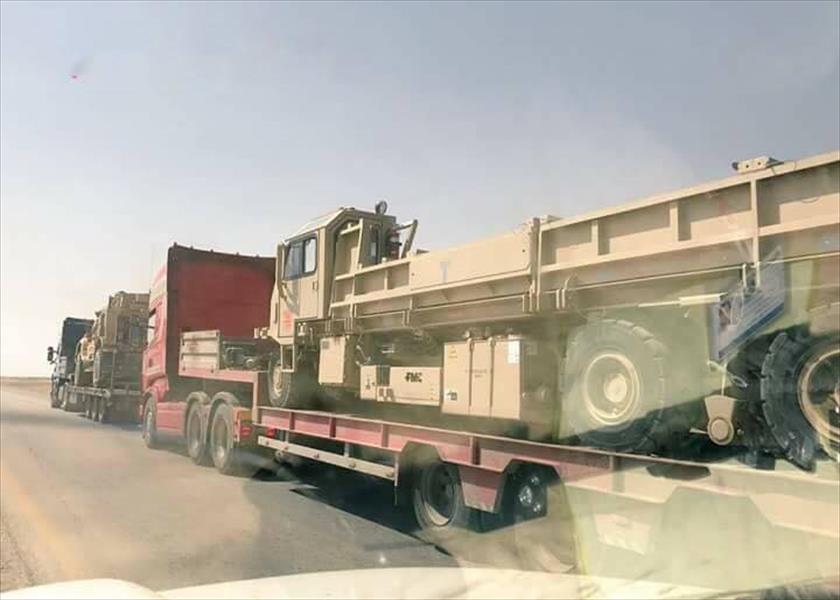 بالصور: تعزيزات ومدرعات وأسلحة حديثة إلى منطقة سبها العسكرية