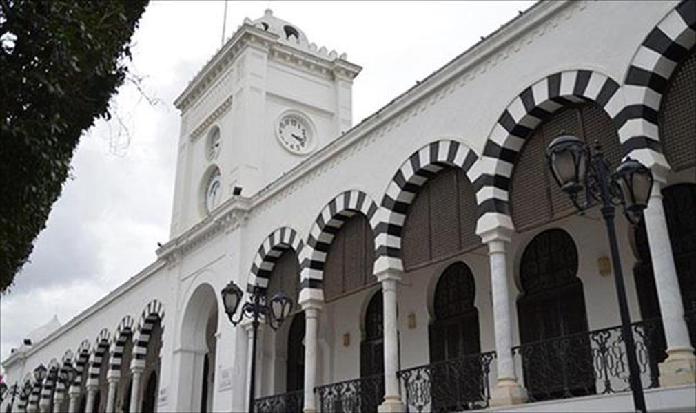 تونس تقترض بـ«العملة الصعبة» من 13 بنكًا محليًا