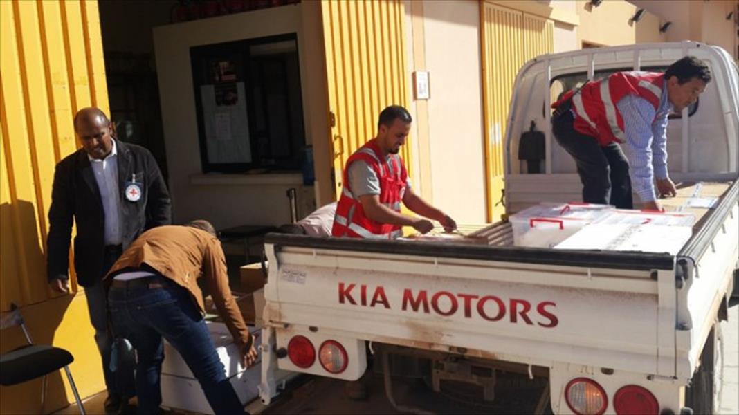 الصليب الأحمر الدولي يوزع مساعدات لسكان حي الرباط بسرت