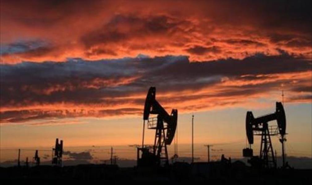 هبوط طفيف في أسعار النفط متأثرة بـ«تخمة المعروض»