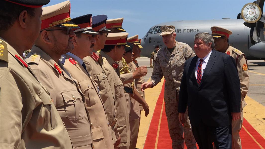 المشير حفتر يلتقي السفير الأميركي لدى ليبيا وقائد القيادة الأميركية المشتركة في أفريقيا