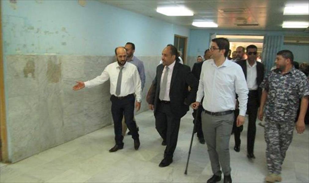 وزير صحة الوفاق يزور مستشفى غريان ومجمع العيادات