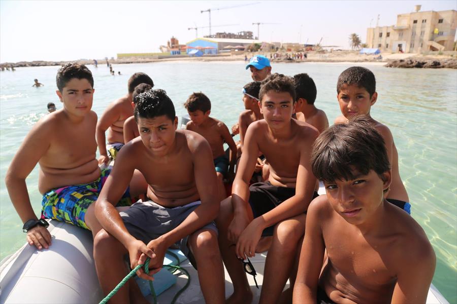 بالصور: نادي الرمال يقدم 200 سباح في دورته السنوية