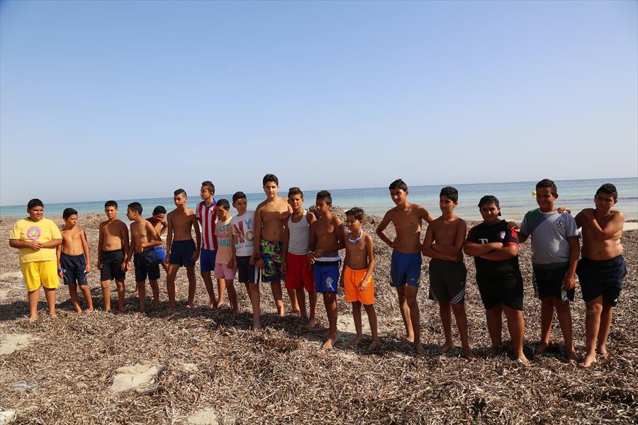 بالصور: نادي الرمال يقدم 200 سباح في دورته السنوية