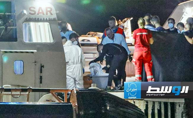 انتشال 14 جثة جديدة من ضحايا غرق قارب مهاجرين قبالة سواحل إيطاليا