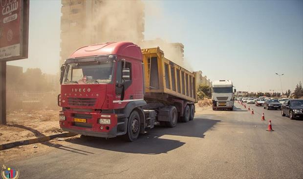 بلدية أبوسليم تعلن تحويلات مرورية مع بدء توسعة الطريق المحاذية للجسر الحديدي