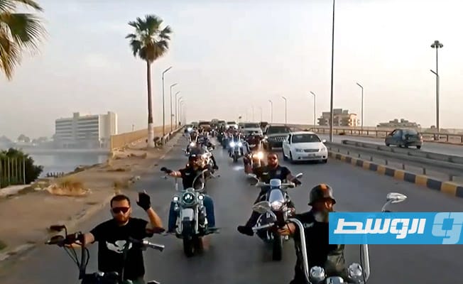 أعضاء نادي بنغازي للدراجات النارية يشاركون في جولة بالمدينة الواقعة شرق ليبيا، 27 أبريل 2021. (أ ف ب)