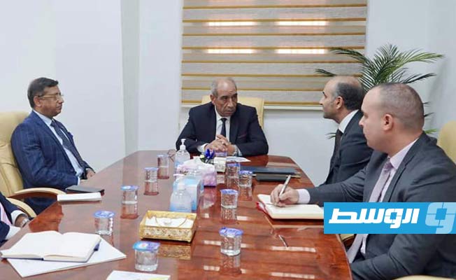 جانب من اجتماع بمقر وزارة الداخلية مع سفير بنغلاديش لدى ليبيا شميم الزمان. (صفحة وزارة الداخلية على فيسبوك)