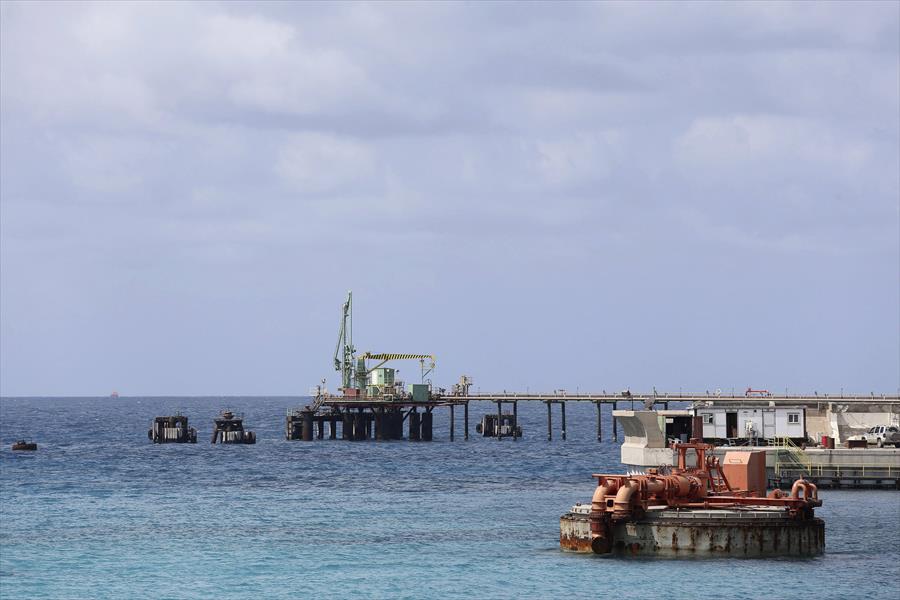 «رويترز»: إغلاق الموانئ النفطية في شرق ليبيا بسبب سوء الأحوال الجوية