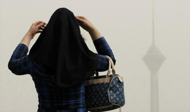 الحكم على إيرانية خلعت حجابها في ساحة عامة بالحبس عاما
