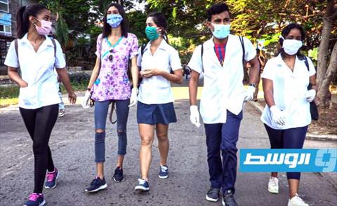طلاب الطب في كوبا بمهمة للبحث عن إصابات بـ«كورونا»
