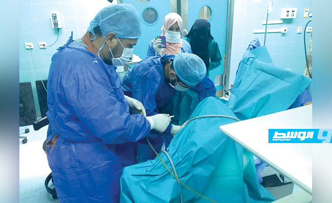 قسم المسالك البولية بمركز طبرق الطبي يستأنف إجراء العمليات