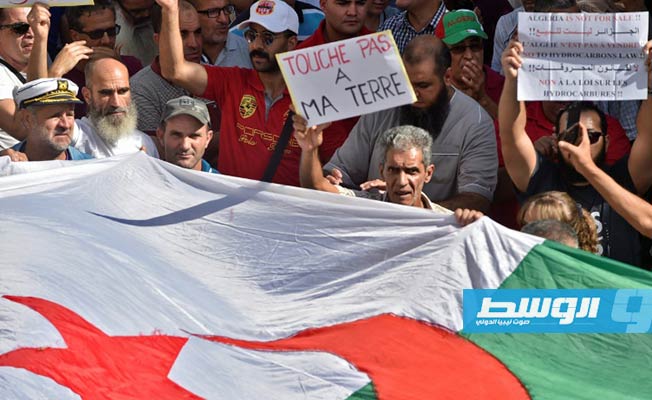 براءة 5 متظاهرين في قضية رفع الراية الأمازيغية بالجزائر