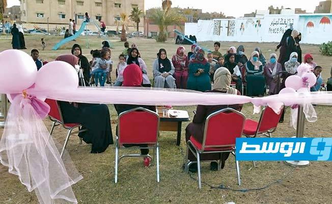 معرض في حديقة السلام بمدينة سبها لدعم مرضى سرطان الثدي، 23 أكتوبر 2020، (تصوير: رمضان كرنفودة)