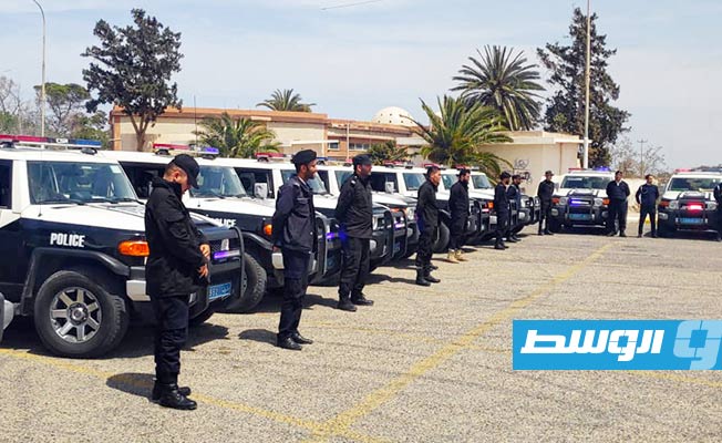 مركبات أمنية تتفقد مدن الساحل الغربي ضمن حملة للمحافظة على الاستقرار فيها، 18 أبريل 2020. (داخلية الوفاق)
