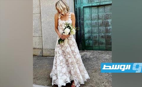 احتفلت النجمة نعومي واتس مع حبيبها بيلي كرودب بزواجهما، مرتدية فستان من توقيع «أوسكار دي لا رينتا» (الإنترنت)